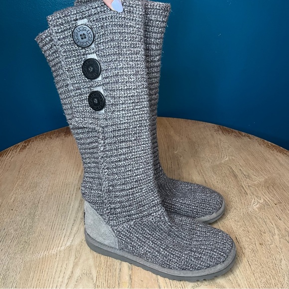 UGG Classic Cardy Tall Sweater Boots Knit 3 Button Gray Women’s Size 6 - Picture 1 of 7